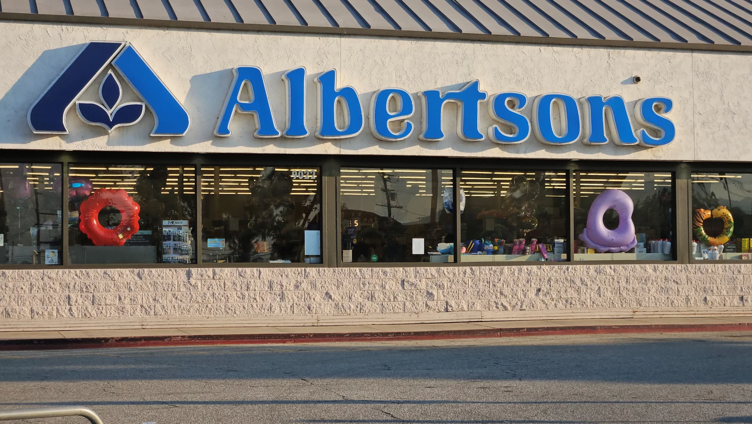 Albertsons Abandons Merger with Kroger